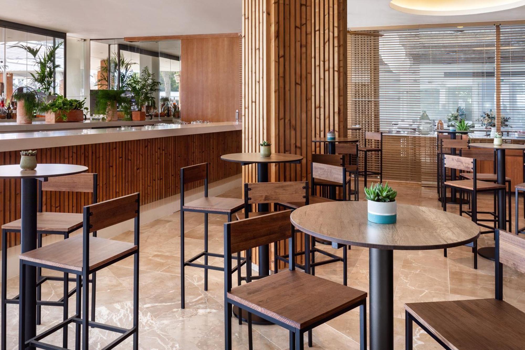Melia South 4*